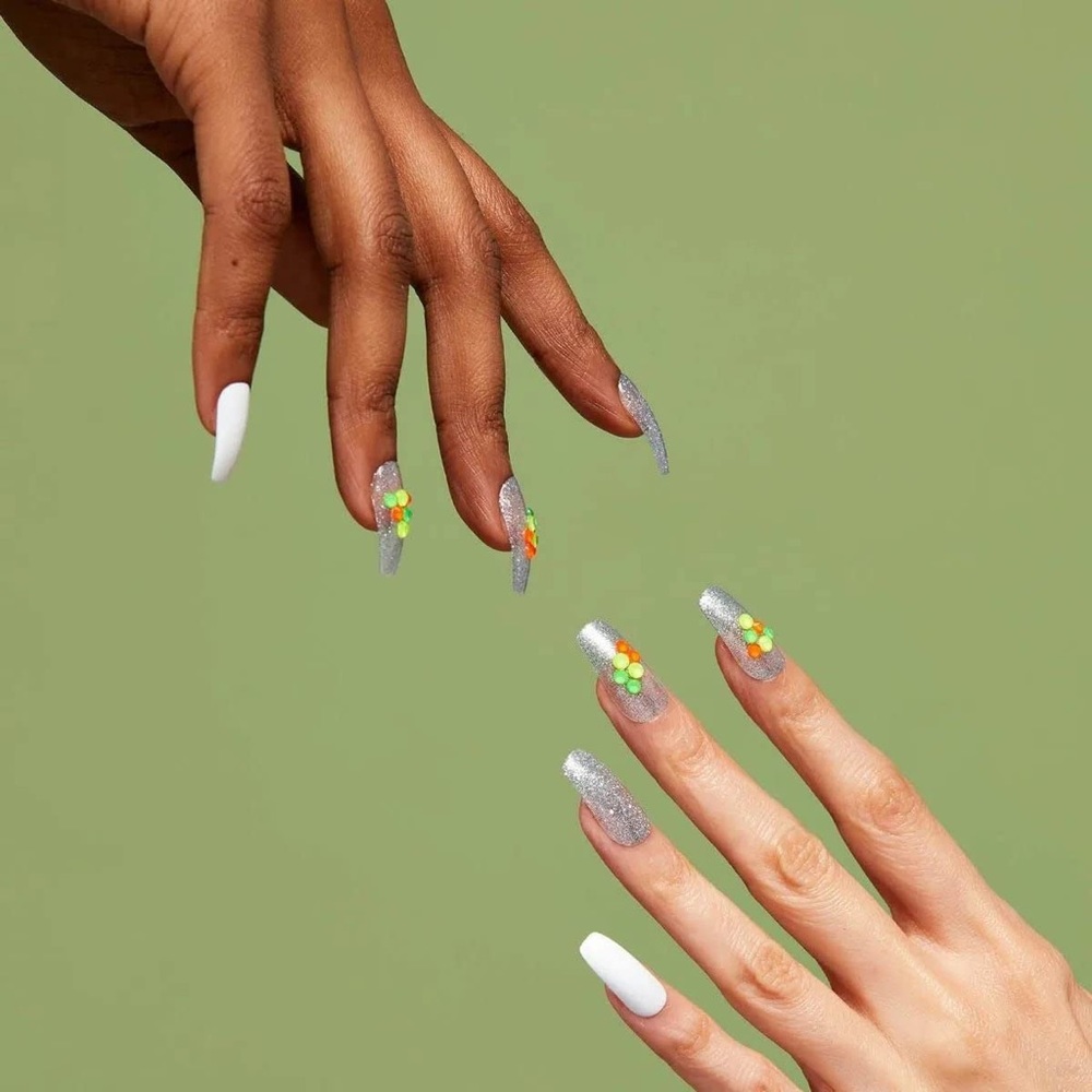 Kiss Voguish Fantasy Long Length Glow Effect Acrylic Fake Nails in Afterglo
